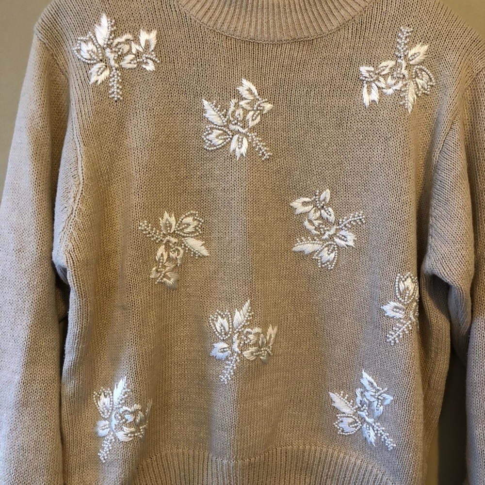 NWT Vintage Sweater Pearl and Floral Embroidery Size Large Dress Barn